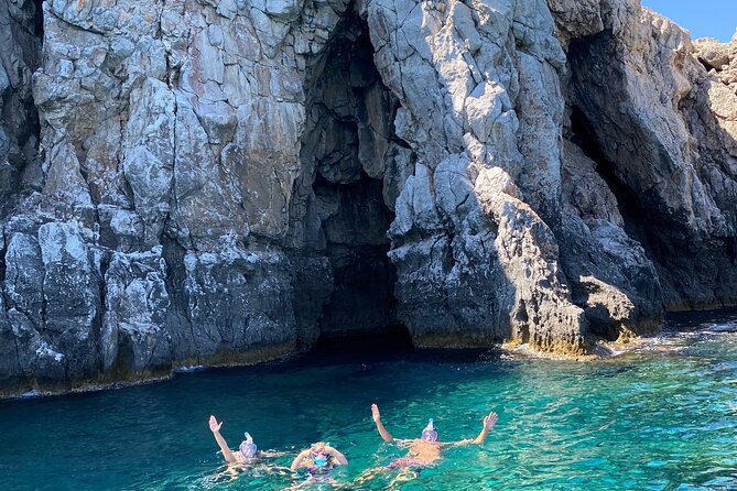 2-Hour the Beauties of Rhodes Island Private Guided Boat Tour - Ladiko Beach: swim in bright water and sip included drinks
