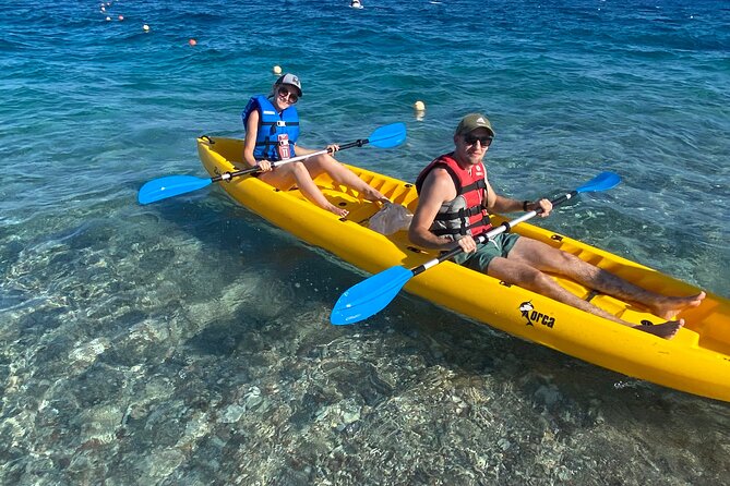 Kayaking - Meeting Albi at the Traganou Beach water-sports base: timing that helps