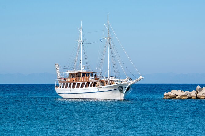 Rhodes Cruise - Fun in the Sun - Food and drinks onboard: traditional Greek lunch without the fuss