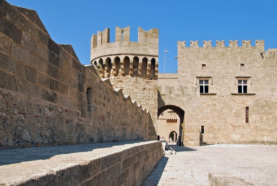 Rhodes: Palace of Grand Master Ticket & Rhodes SG audio tour - Who this ticket suits best