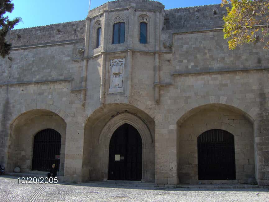 Rhodes Town: Private Walking Tour with a Licensed Guide - Walking Distance, Shoes, and Comfort: Simple Practicalities