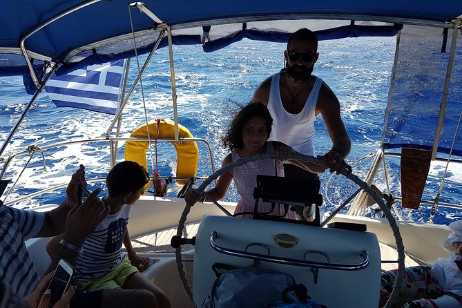 Single day Sail boat cruise with swimming, snorkeling, drinks and lunch - The crew and local know-how: why safe coves feel effortless