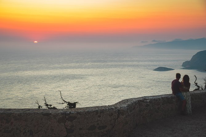 Wine Tasting and Romantic sunset in Monolithos - Kounaki Wines: a guided Ebonas tasting stop (with real structure)
