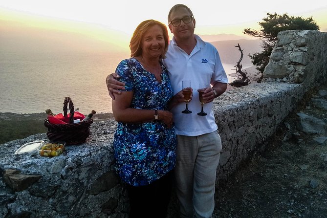Wine Tasting and Romantic sunset in Monolithos - Wine tasting tips for a sunset day (so you enjoy both)